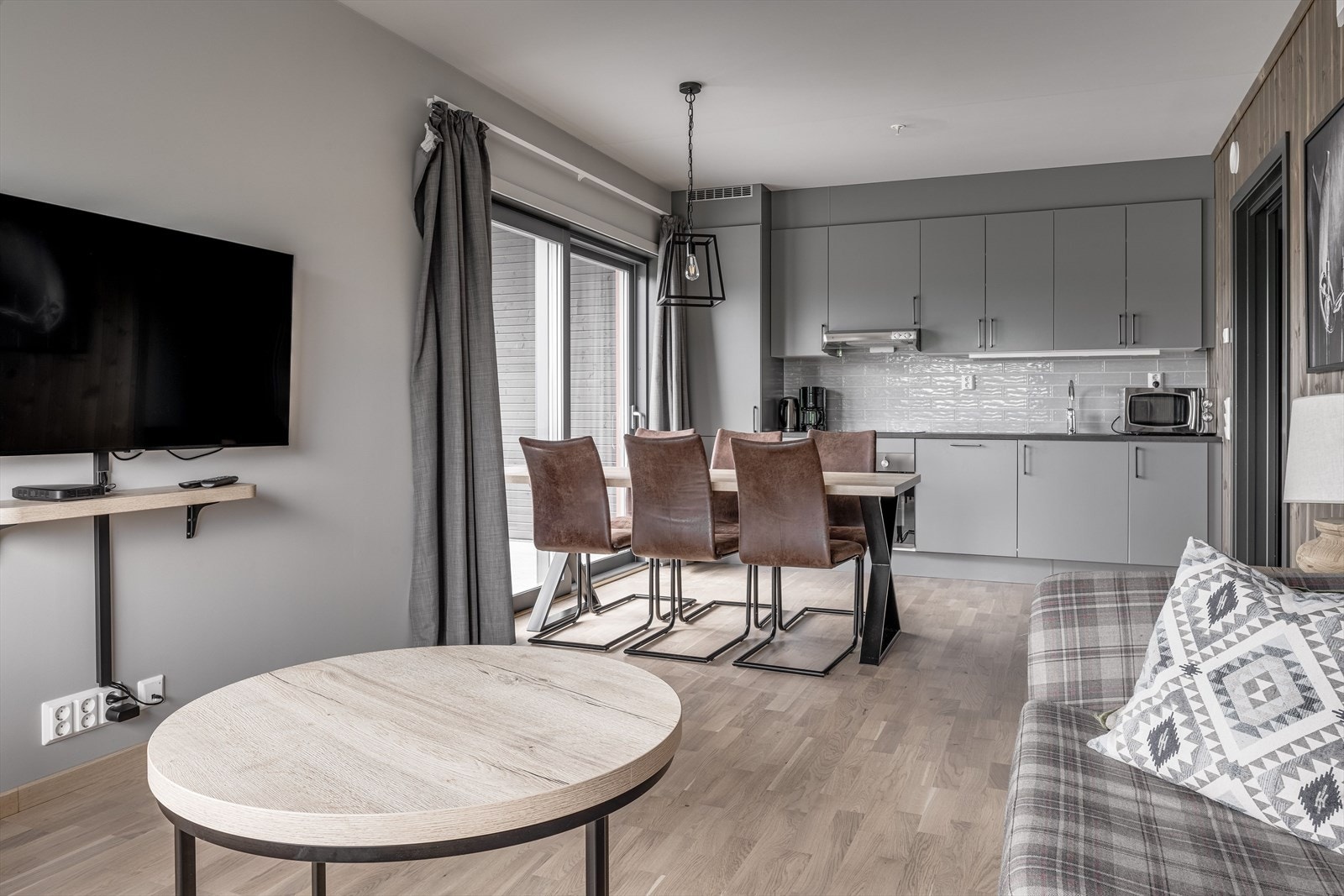 120-3-1_016.jpg Galleribilde