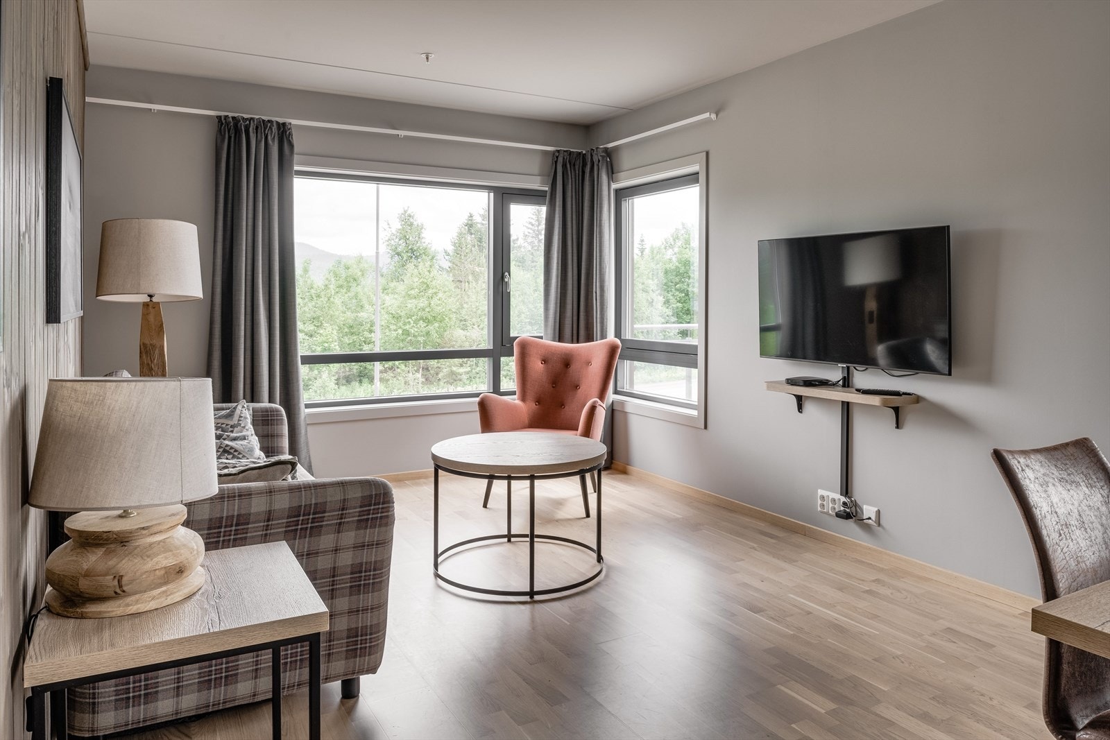 120-3-1_012.jpg Galleribilde