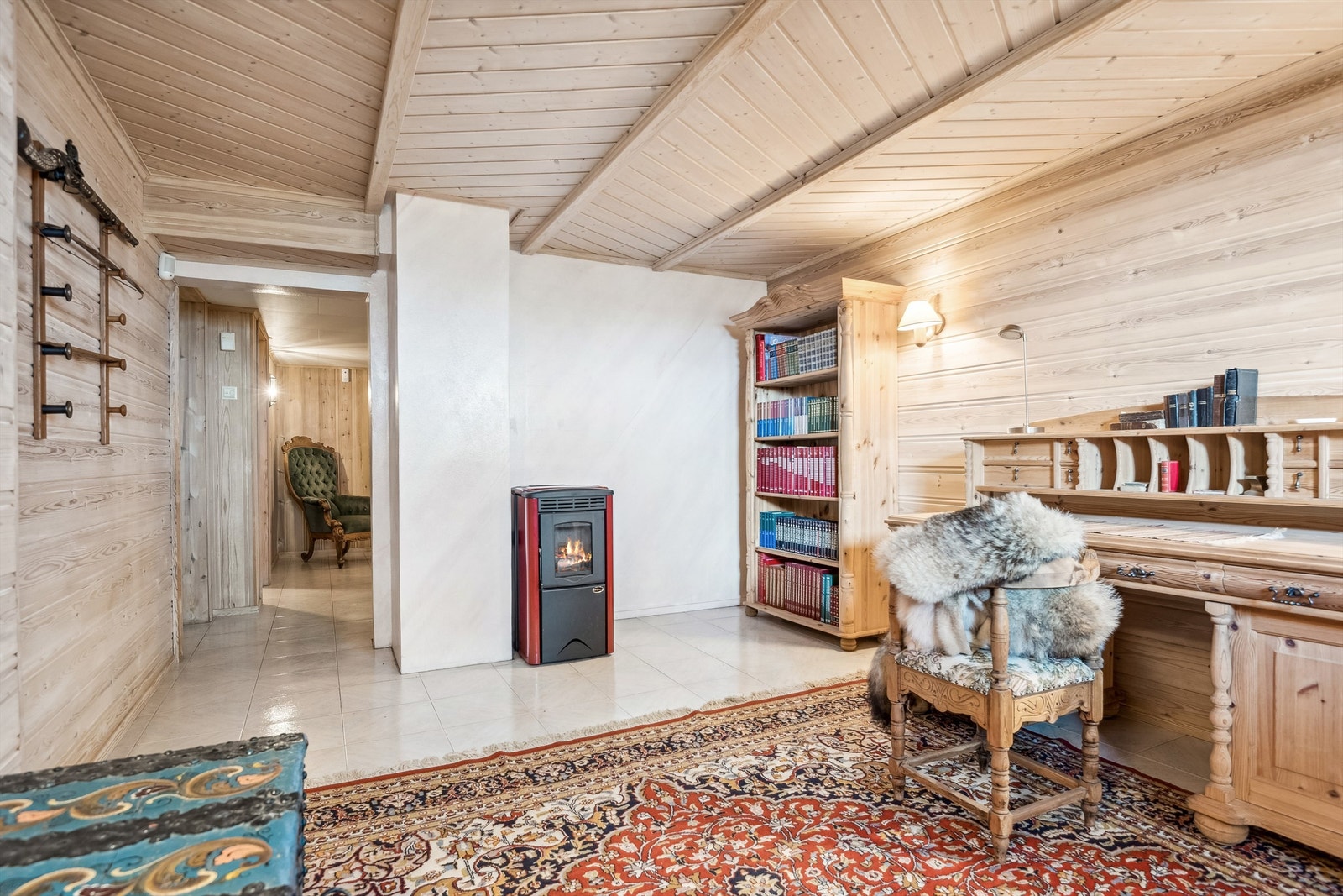 Innredet rom kjellerstue. Galleribilde
