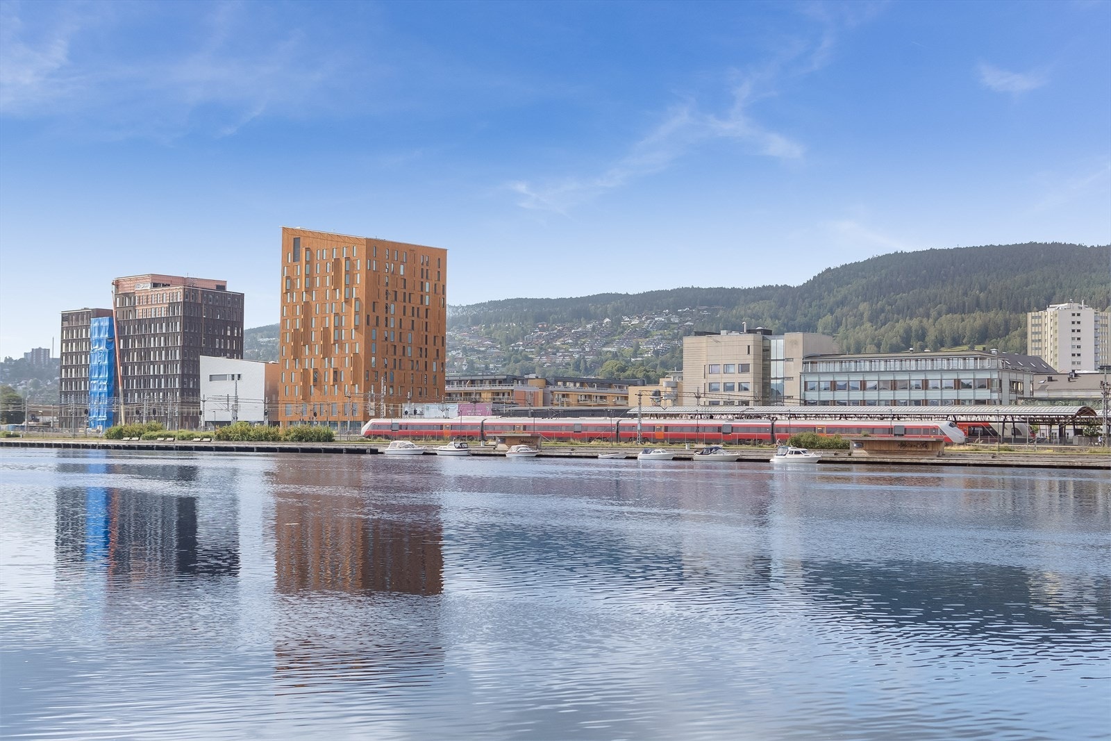 Fra leiligheten går du over til Strømsø på få minutter Galleribilde