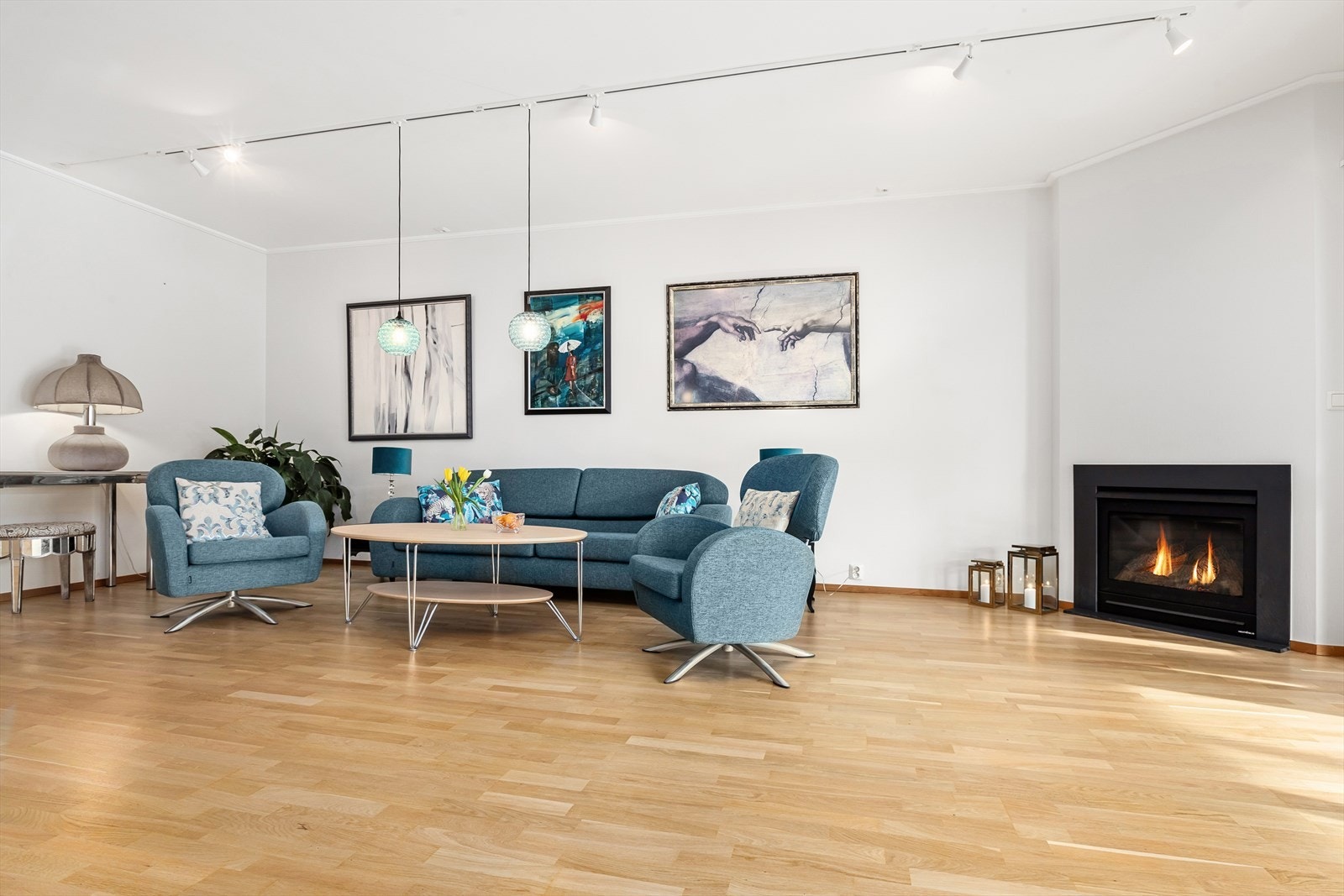 Leiligheten har nyslipte og lakkerte gulv i alle rom, samt er det vannbåren gulvvarme som avregnes i felleskostnadene Galleribilde