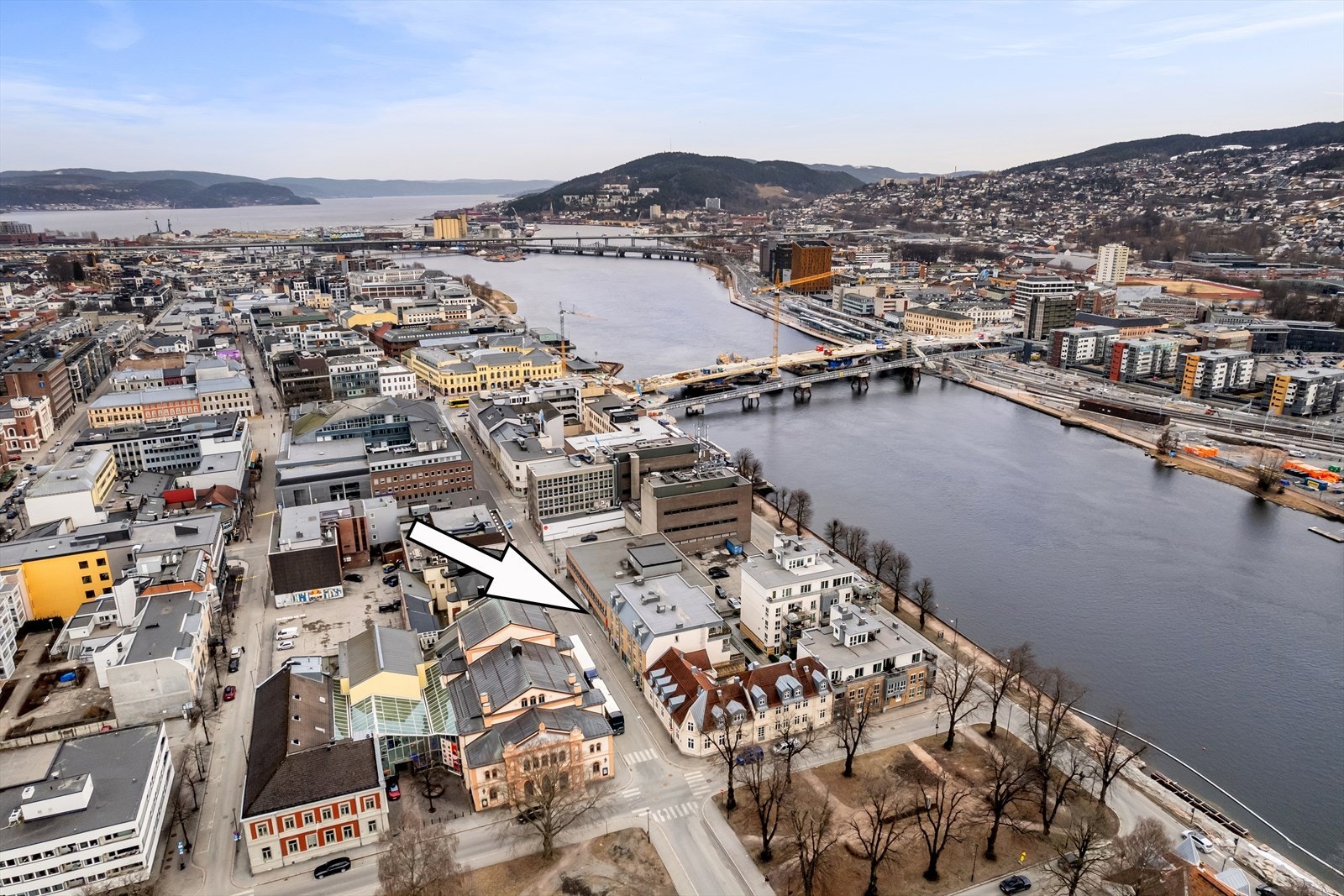 Boligen ligger rett ved teateret - og har en sentral, men tilbaketrukket beliggenhet Galleribilde