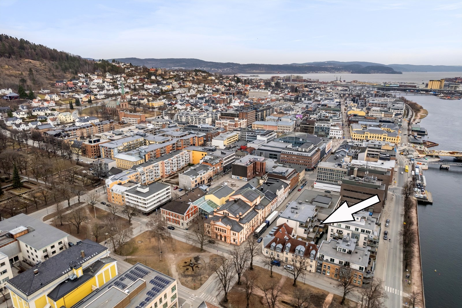 Fra boligen er det umiddelbar nærhet til flotte tur- og rekreasjonsområder, kultur og serveringstilbud Galleribilde