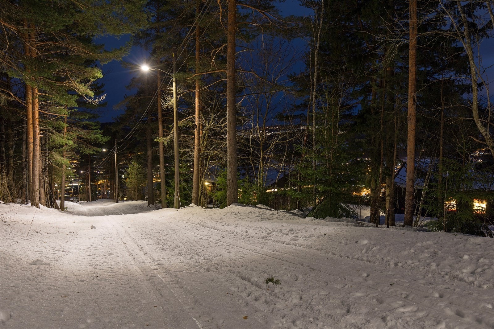 Her er det lysløype og skispor vinterstid Galleribilde