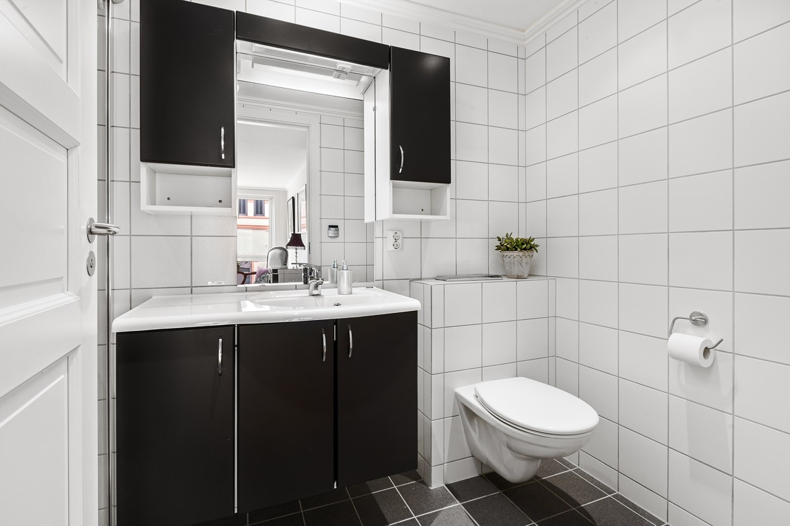 Bad nr 2 med adkomst fra hall Galleribilde