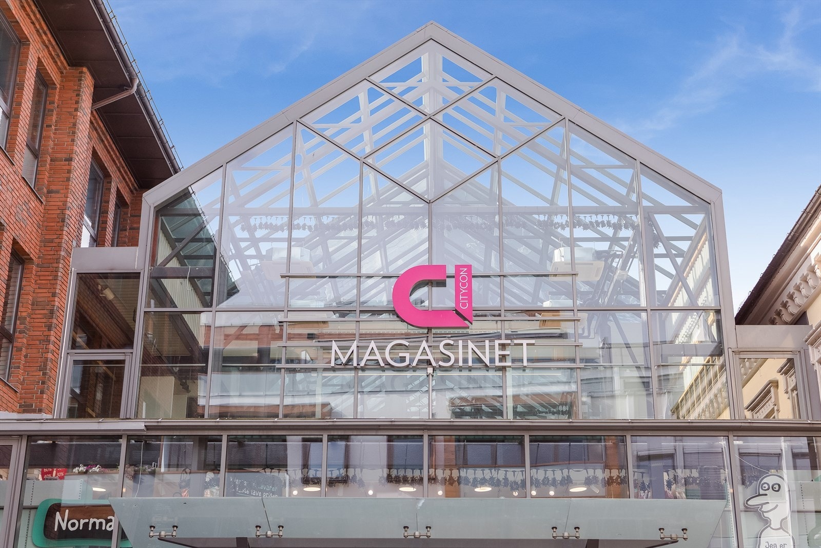 Fra leiligheten er det kort vei til ulike kjøpesenter, herunder både Magasinet, Torget Vest og CC Galleribilde