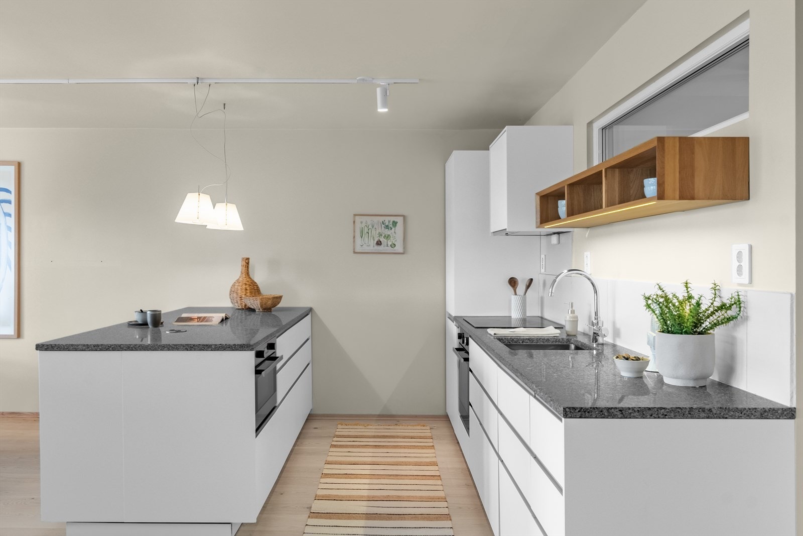 I 2013 ble kjøkkenet flyttet og tegnet inn med en åpen løsning, samtidig som baderommet ble totalrenovert. Galleribilde