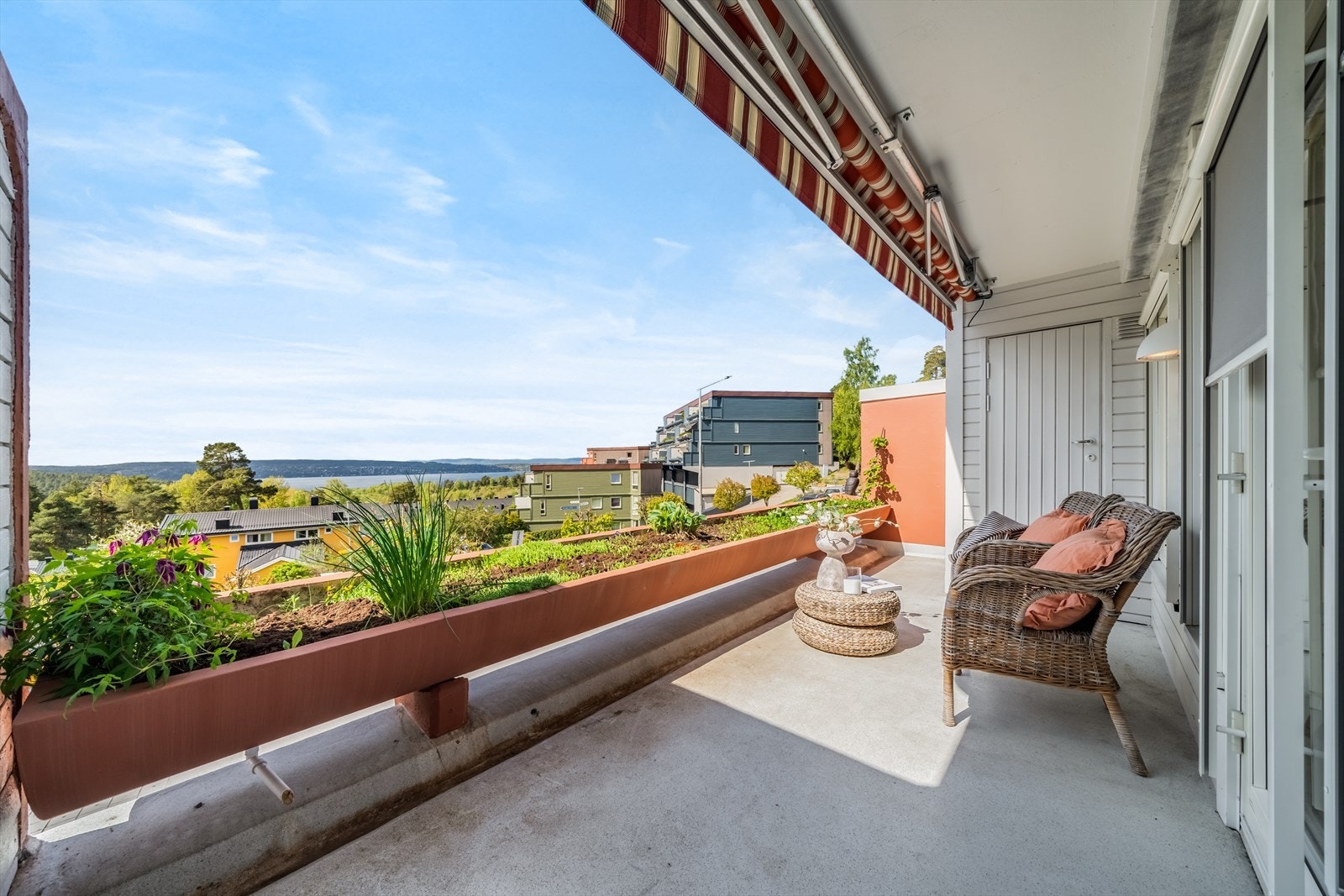 Her kan du nyte den fantastiske utsikten og de gode solforholdene fra formiddag til kveld. Galleribilde