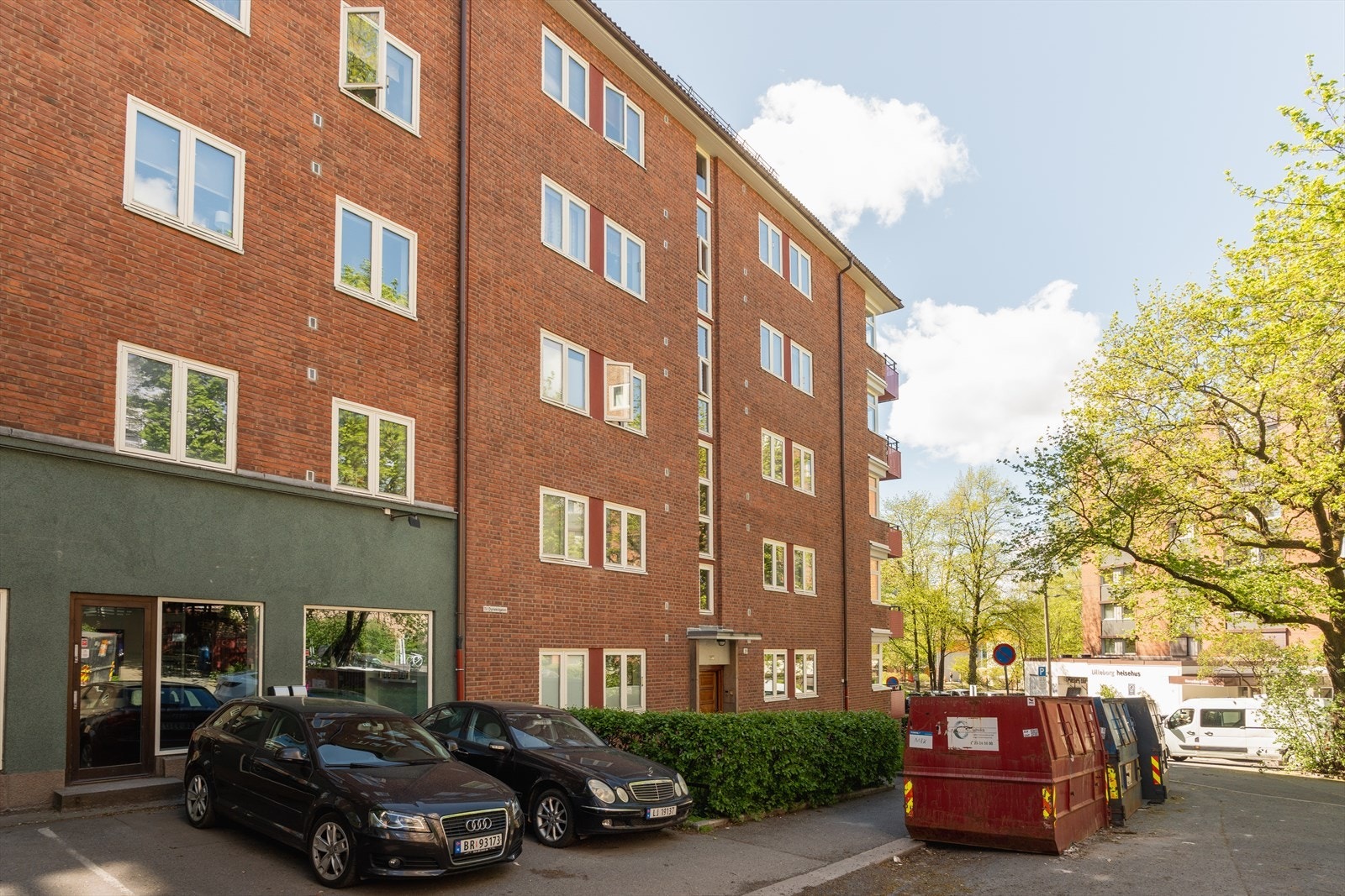 Leiligheten ligger innerst i en blindvei, skjermet fra trafikk og støy Galleribilde