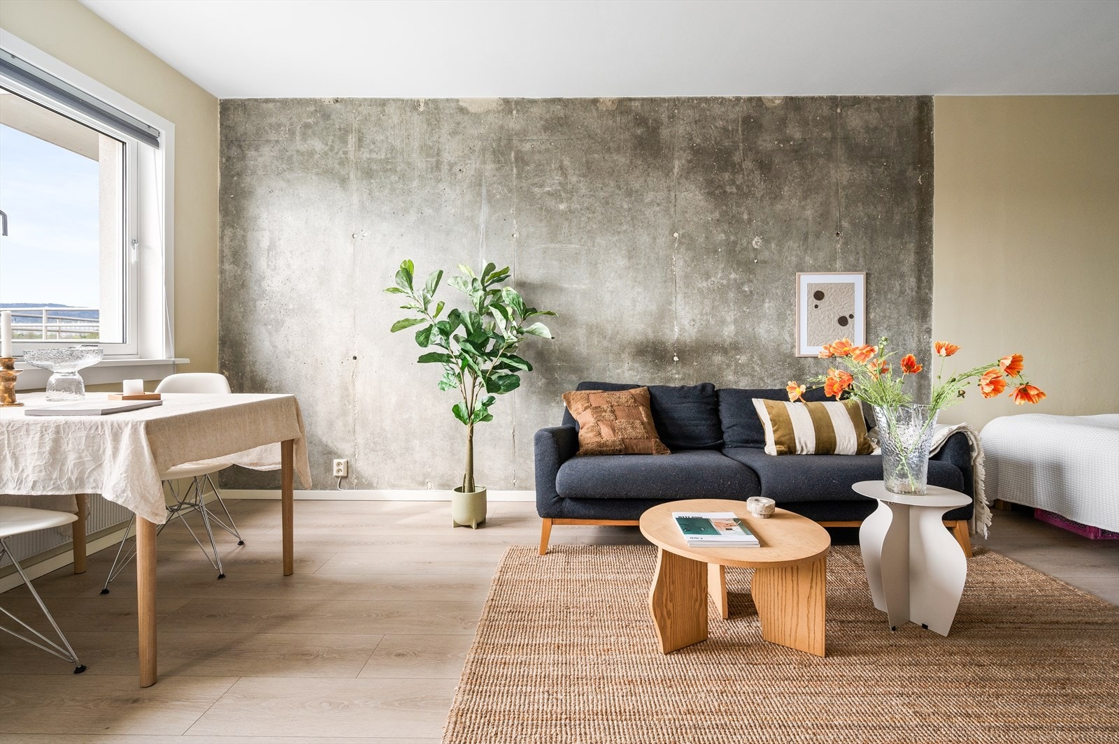 I stuen er er det god plass til møblement, her kan du enkelt skape ditt drømmehjem! Galleribilde