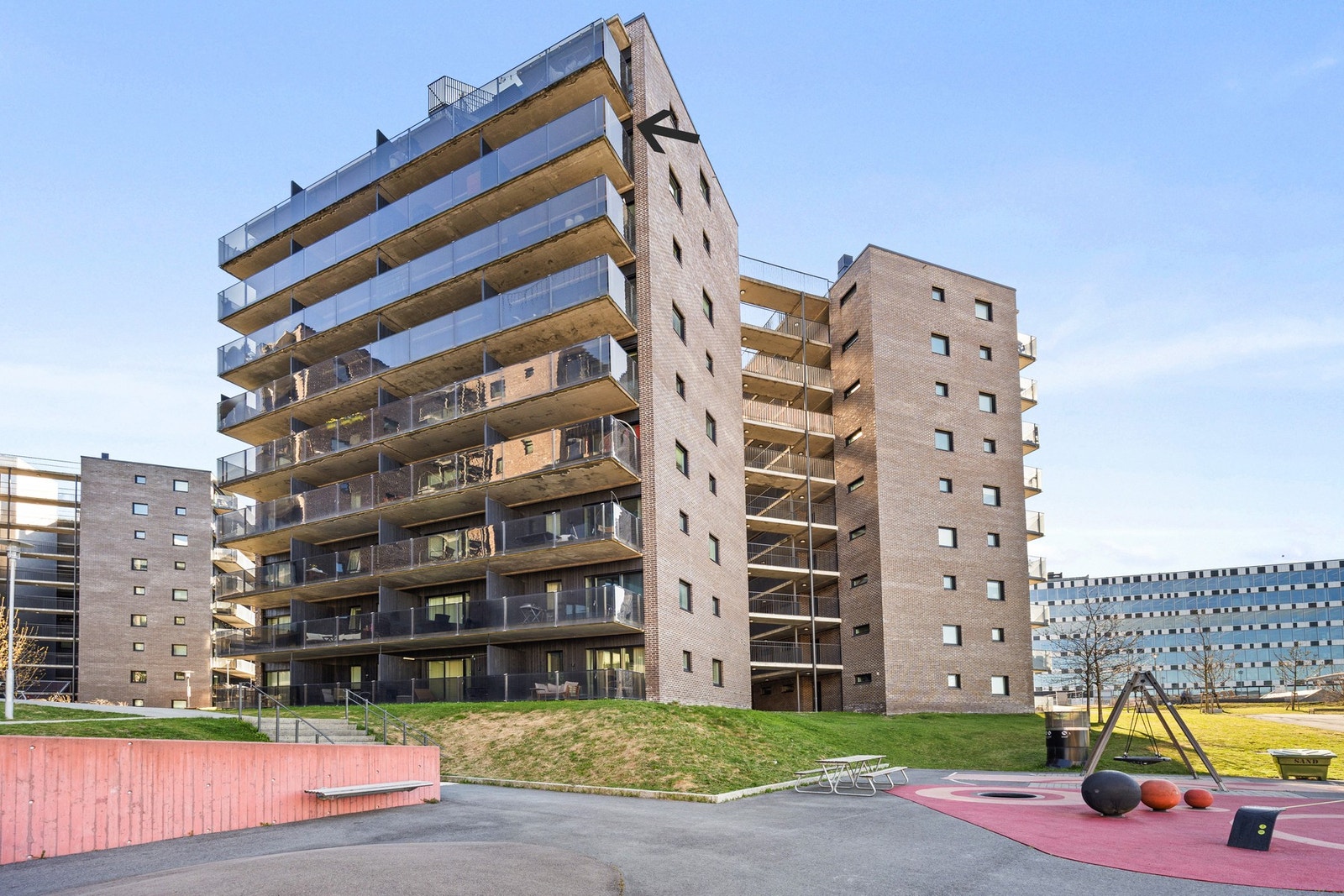 Velkommen til John Strandruds vei 11, presentert av eiendomsmegler Edvard Chapsang v/EIE eiendomsmegling avdeling Sandvika. Galleribilde