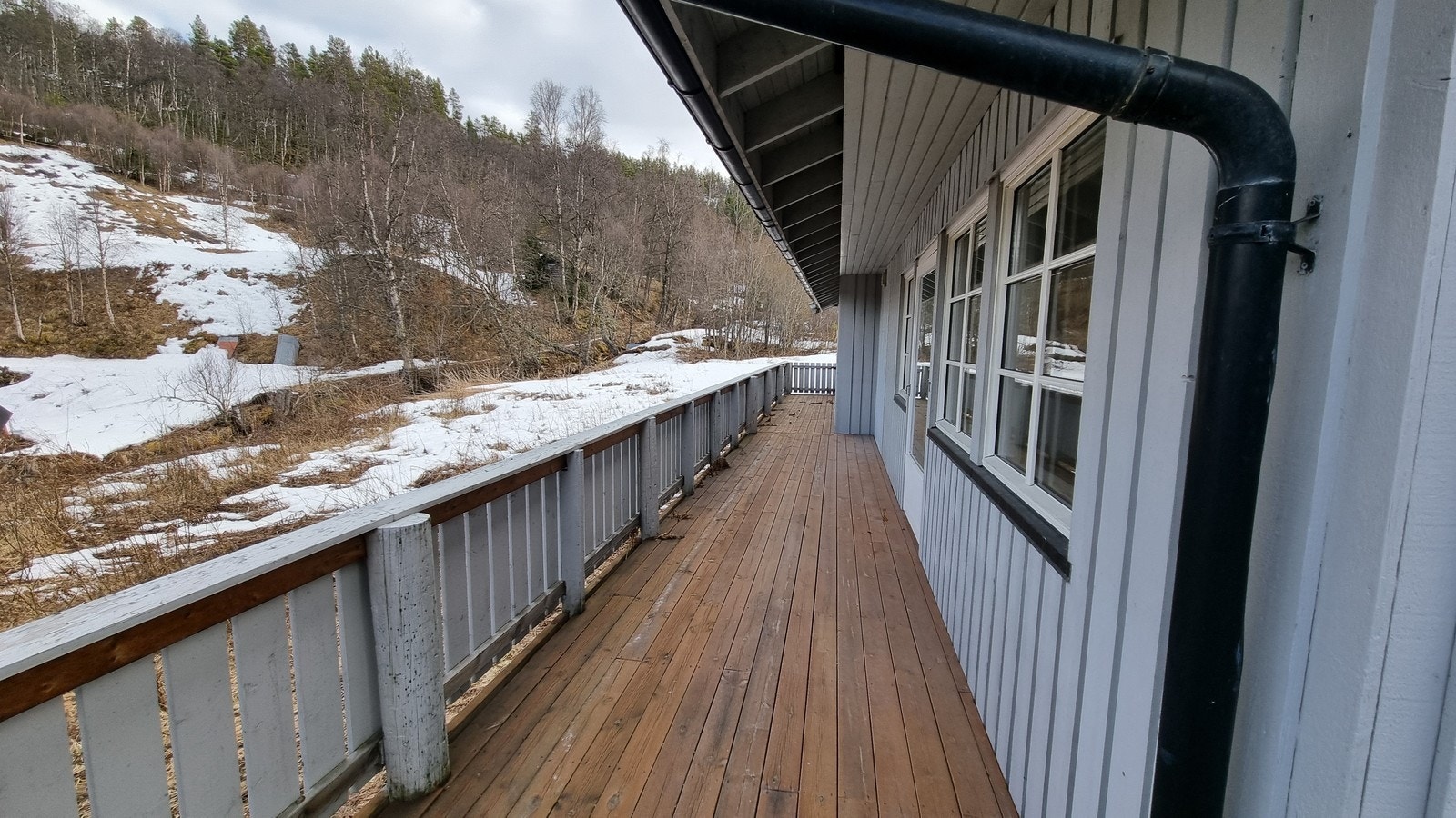 Veranda på baksiden av boligen. Galleribilde