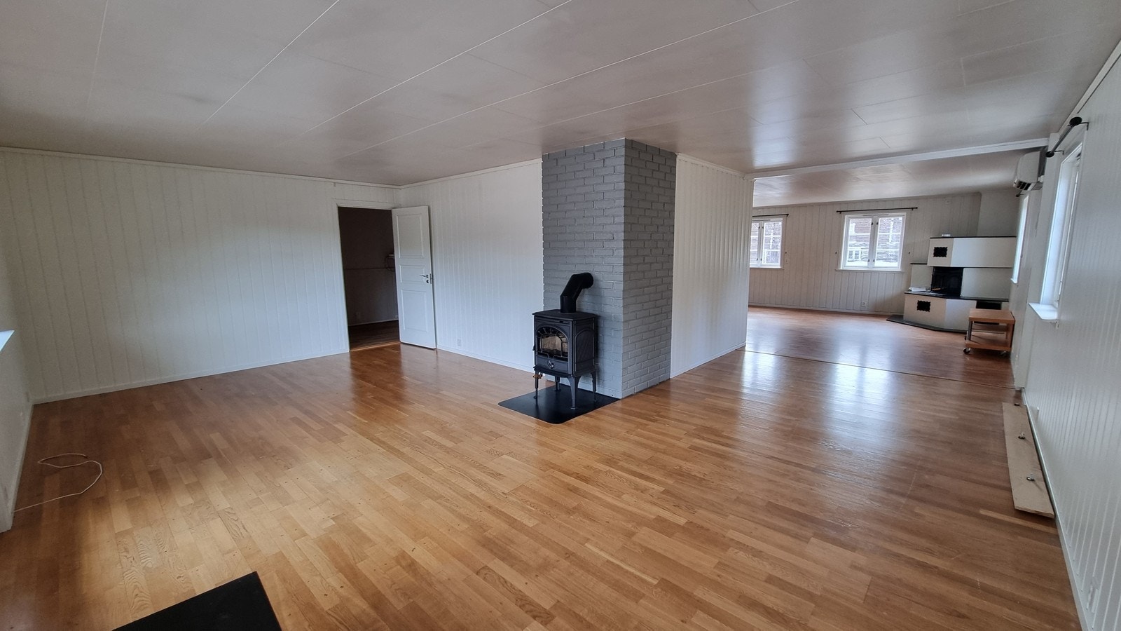 Her er det også enda en vedovn som avgir lun varme. Galleribilde