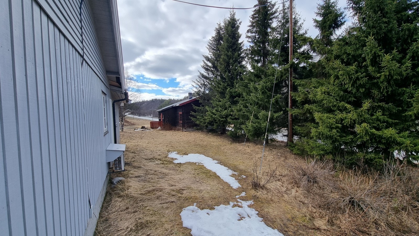 Hageflekk på kortsiden av huset. Galleribilde