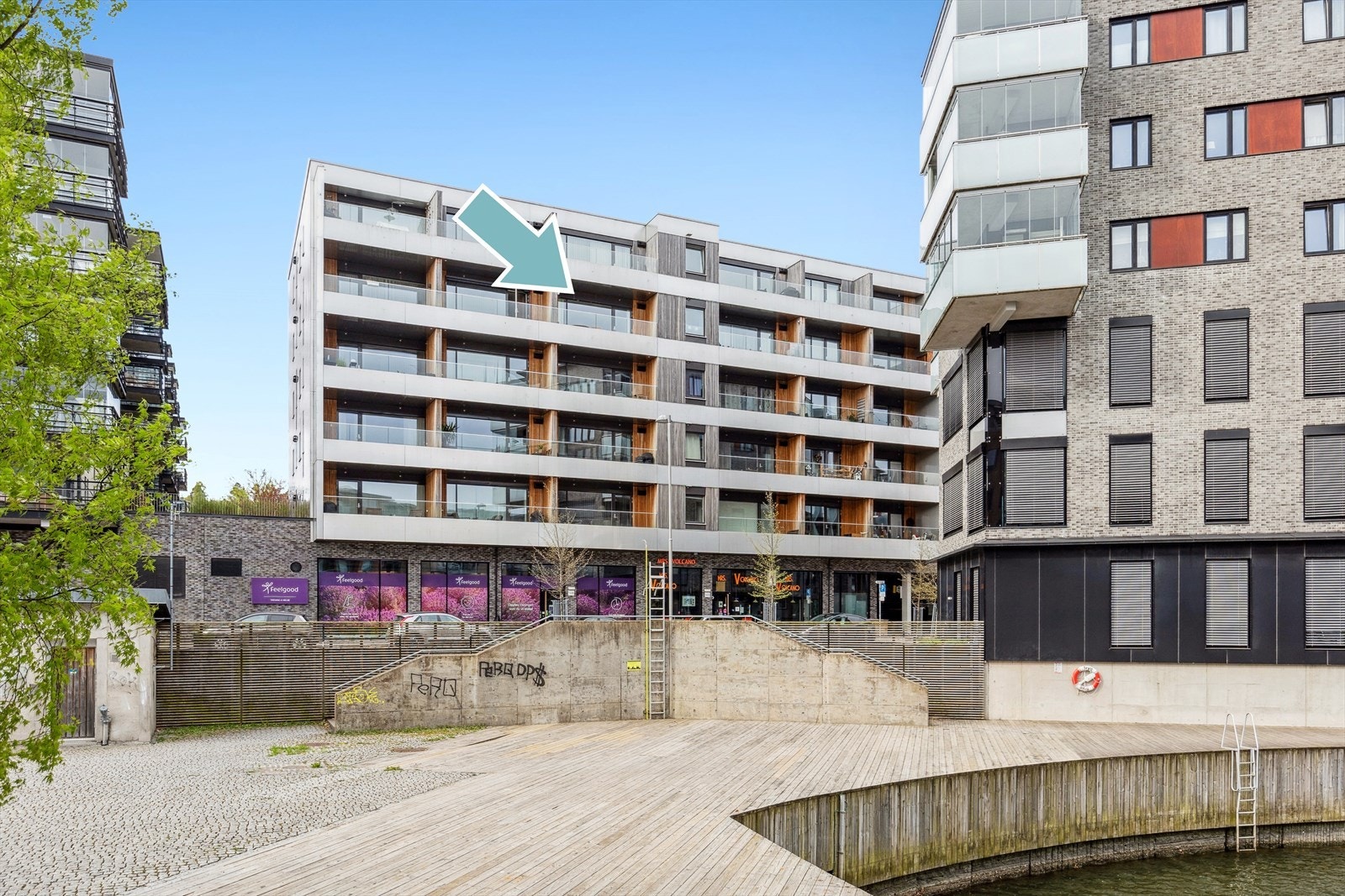 Fasade med kort avstand til sjø- og maritime omgivelser! Galleribilde