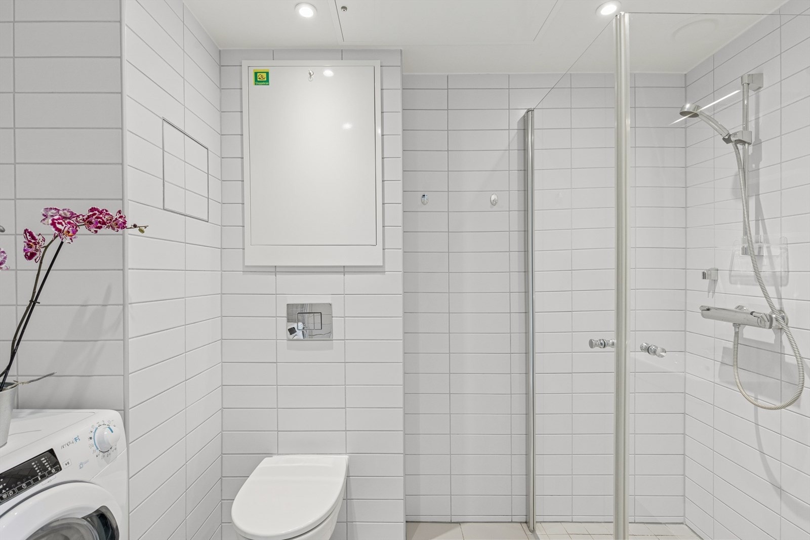 Det er opplegg til vaskemaskin og for øvrig balansert ventilasjon i leiligheten. Galleribilde