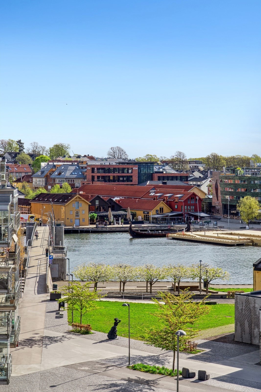 Utsikt fra leilighetens balkong! Galleribilde