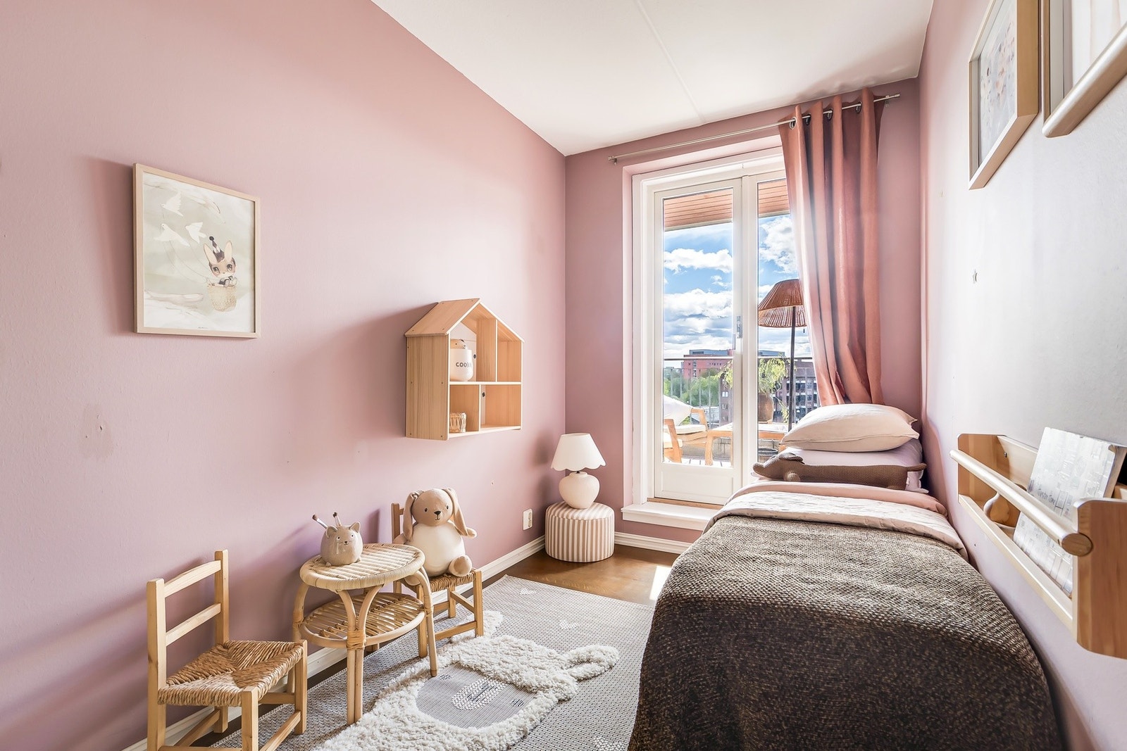 Flott soverom med gode møbleringsmuligheter. Galleribilde