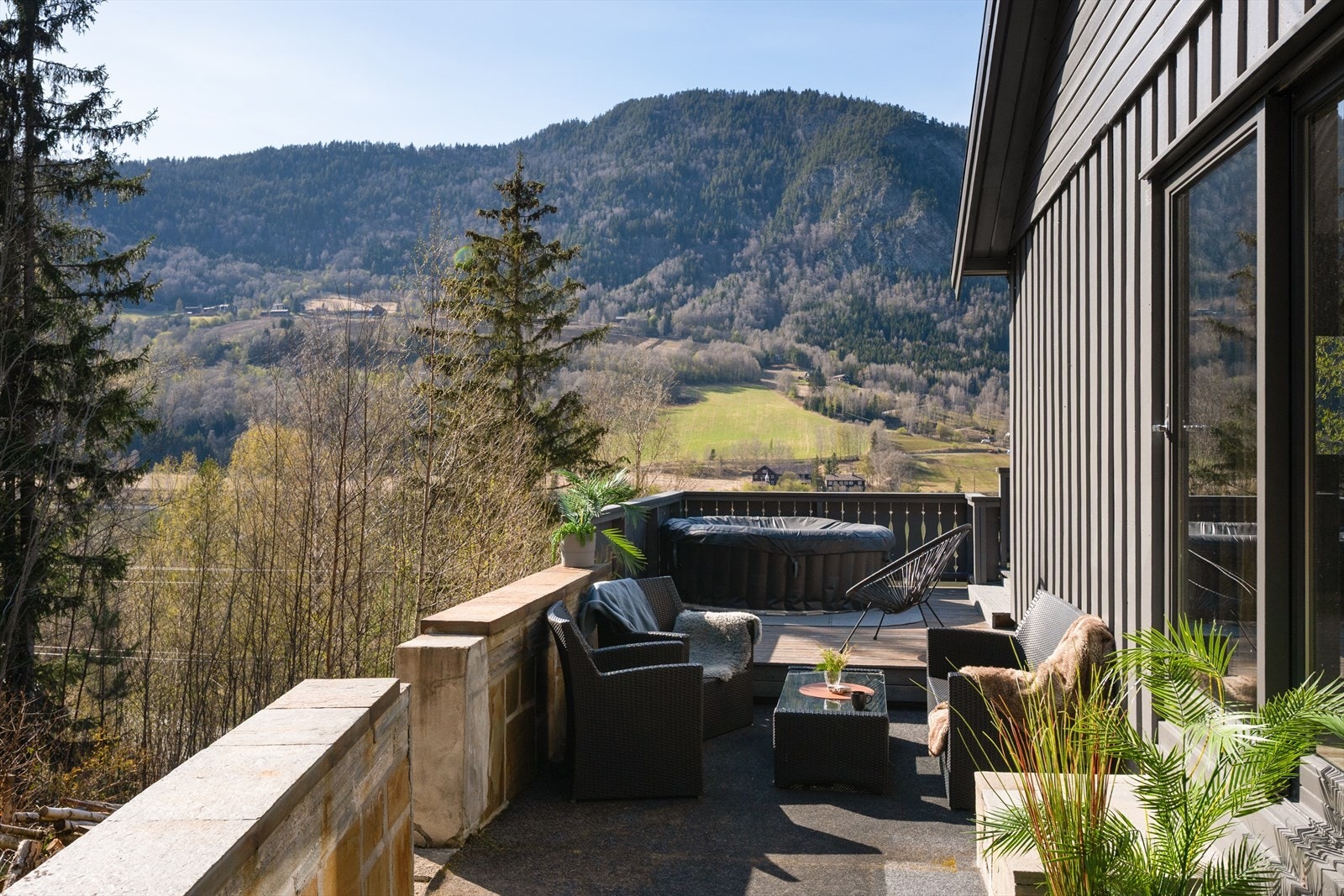 Her får man plass til møbler, grill mm. Galleribilde