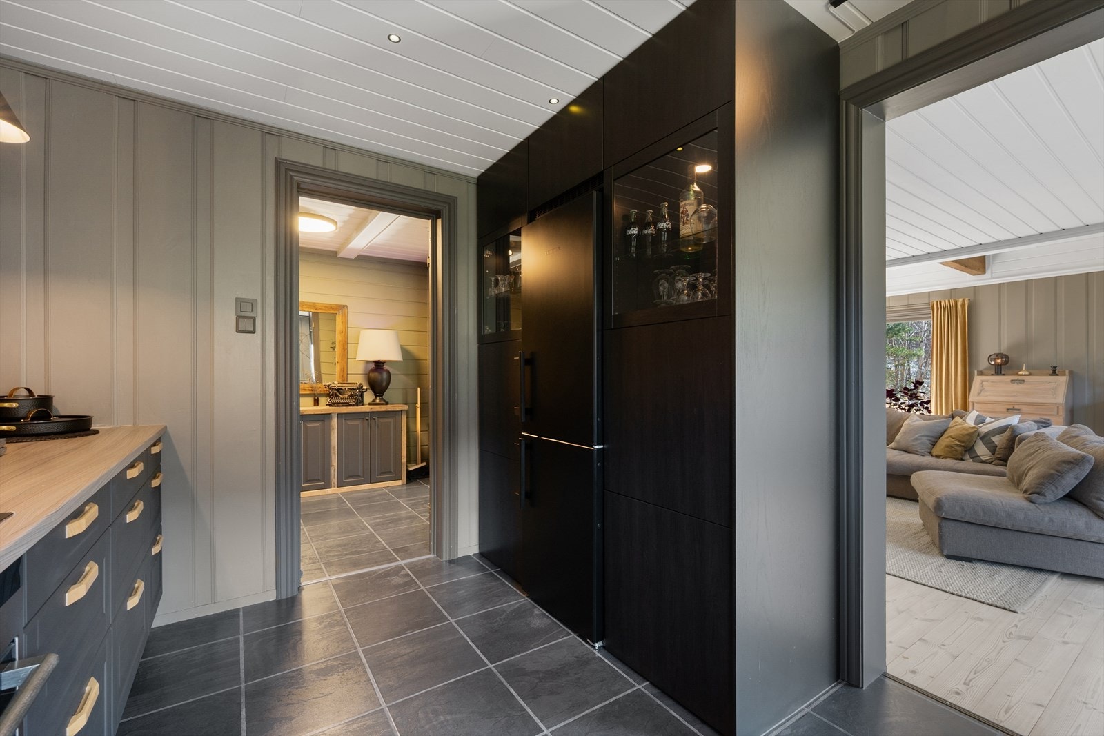 Det er godt m/oppbevaringsplass i både skuffer og skap. Galleribilde