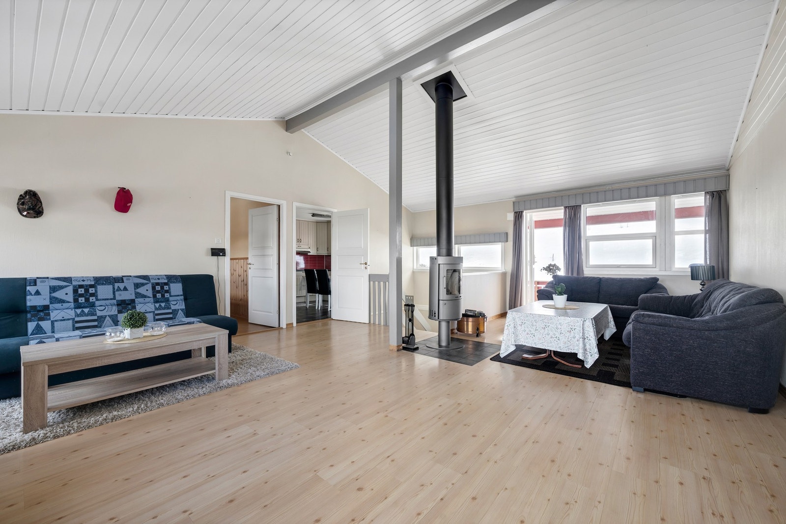 Vedfyring bidrar til å holde strømkostnadene nede. Galleribilde