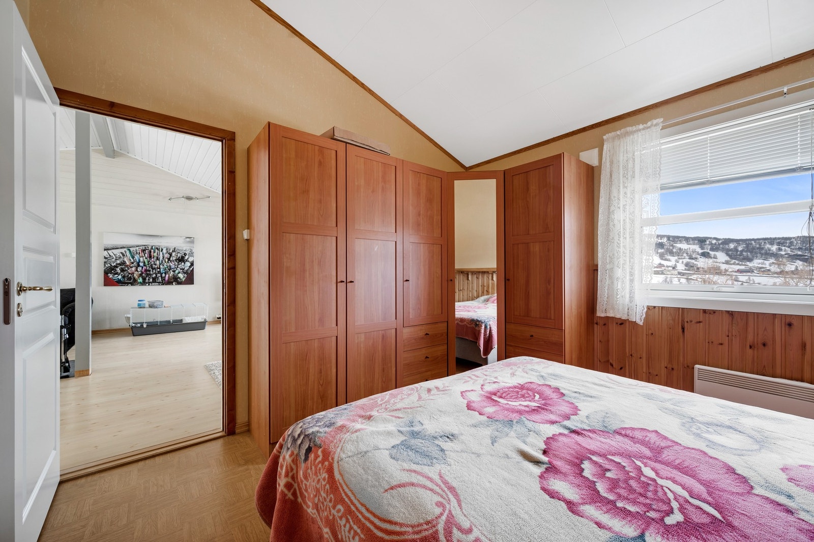 Godt med lagringsplass i garderobeskap. Galleribilde