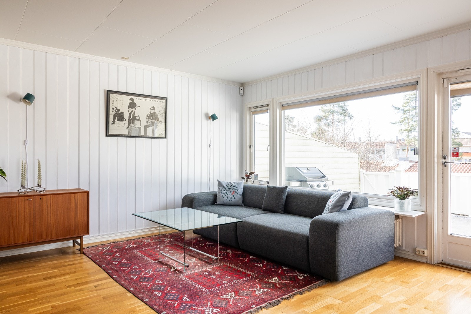 Det er god plass til sofainnredning, spisebord og annet stuemøblement etter eget ønske. Galleribilde