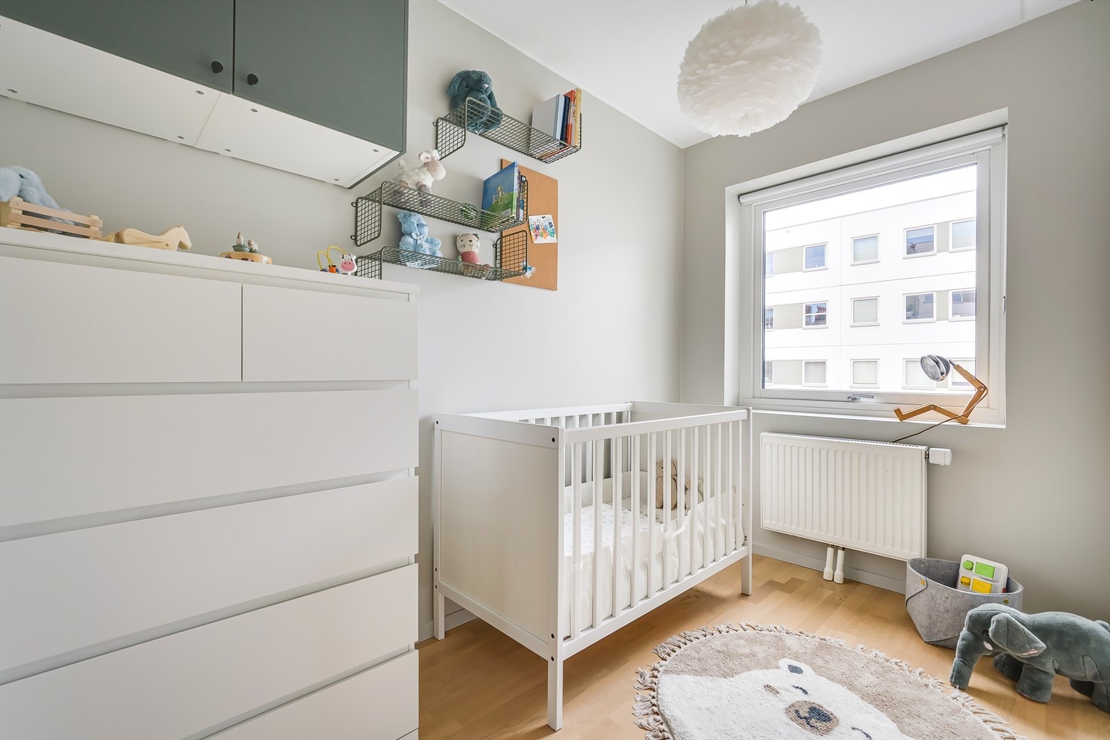 Barnerommet er lyst og luftig. Her har de små god plass til å vokse. Galleribilde