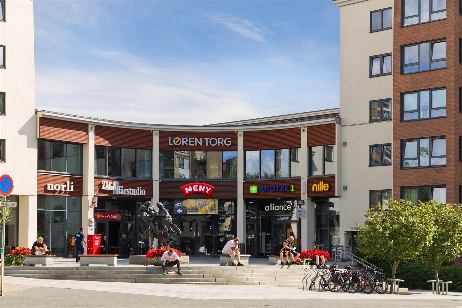 En kort spasertur fra leiligheten ligger Løren torg. Galleribilde