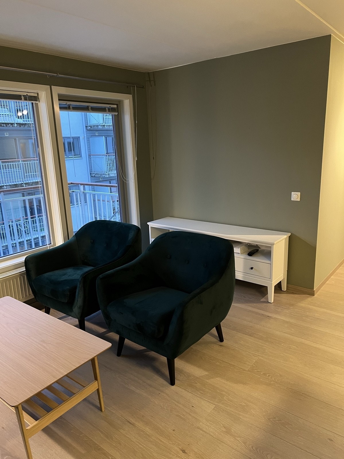 Stuen med direkte utgang til balkong. Galleribilde