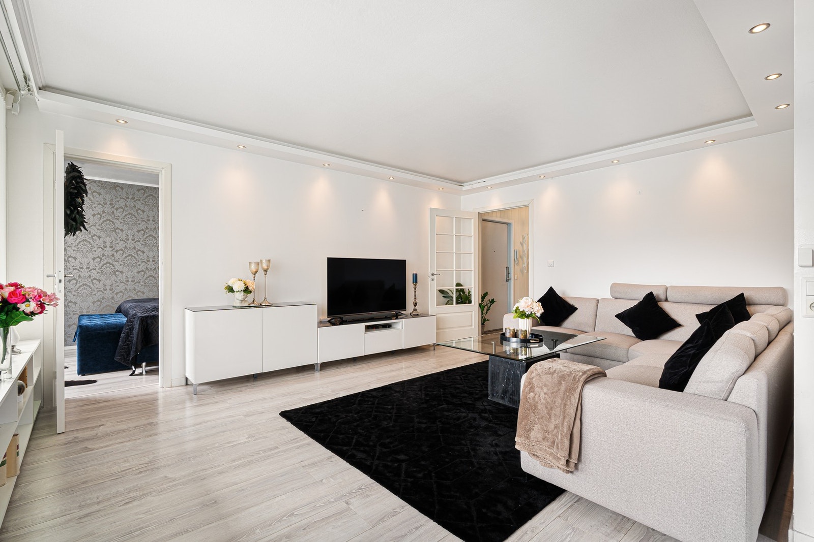 Lyst og pent fargevalg gjennom hele leiligheten. Galleribilde