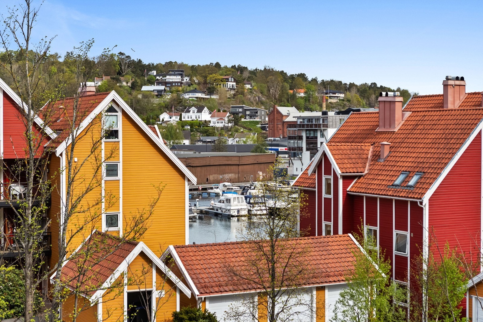 Utsyn til sjøen og deler av Indre Havn. Galleribilde