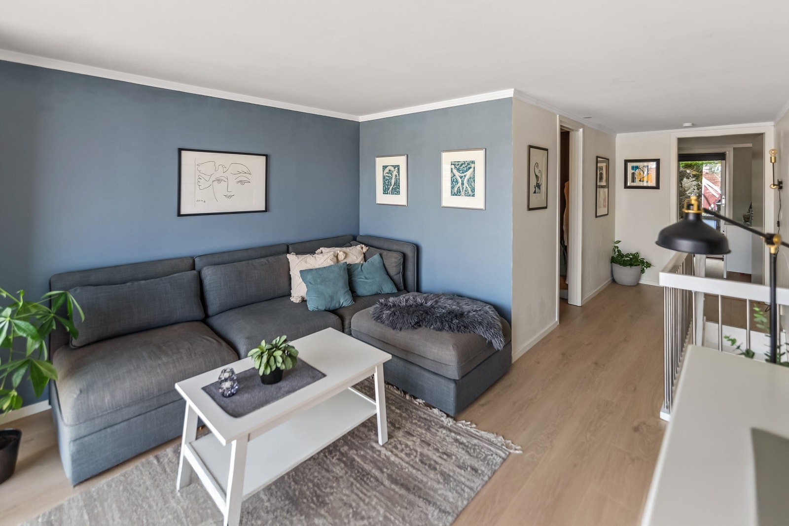 Leiligheten er lys og delikat innredet med moderne og tidsriktige fargevalg. Galleribilde