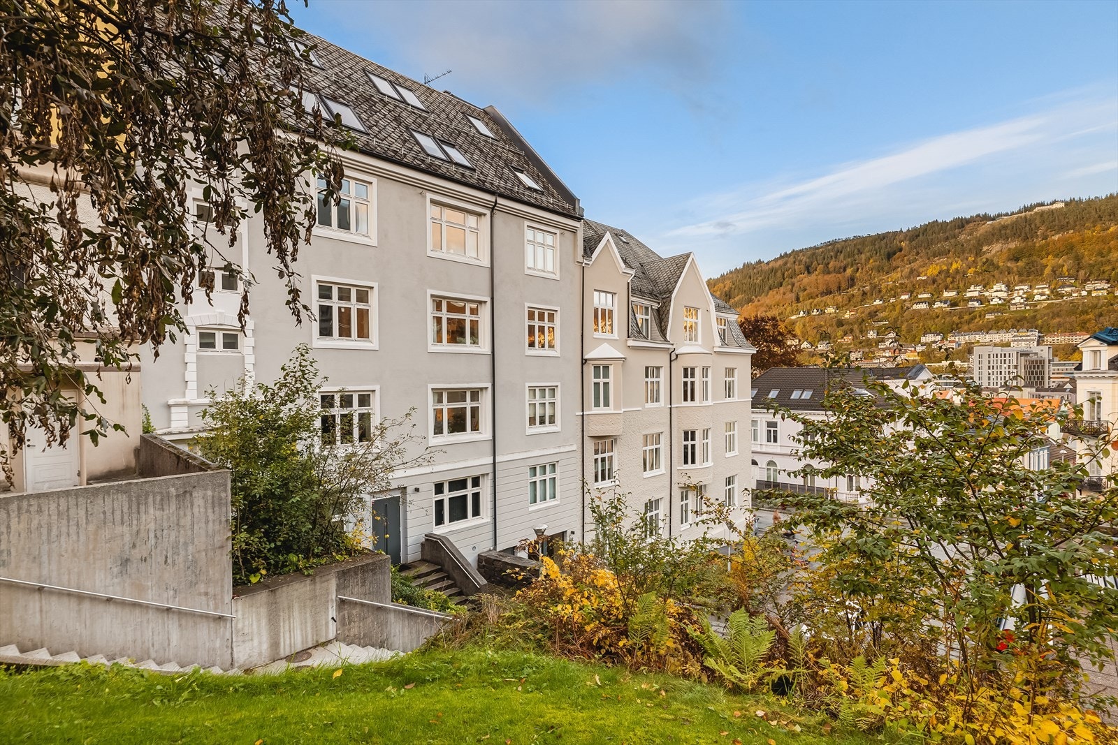 Her bor du i gangavstand til alt Bergen har å by på, samtidig som beliggenheten skjermer deg for byens natteliv. Galleribilde
