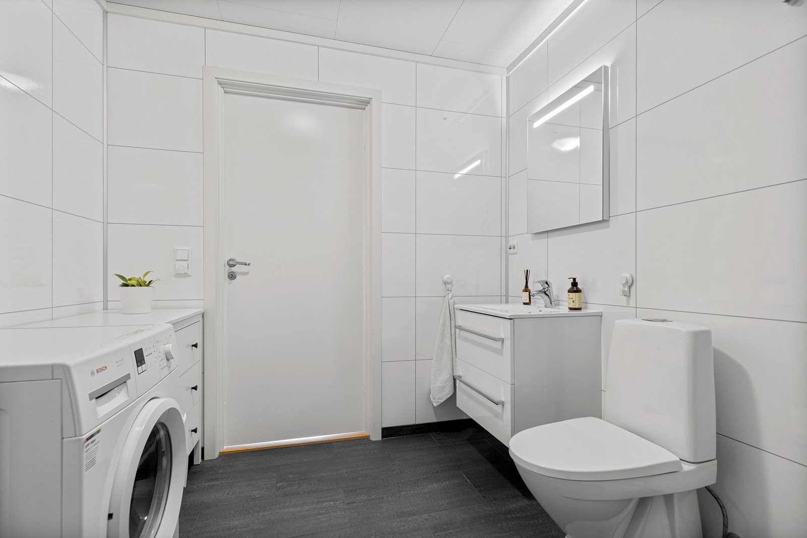 Plass til ekstra oppbevaring eller benk Galleribilde