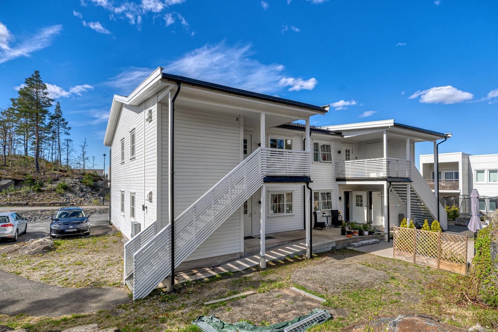 Adkomst fra baksiden av bygget, ett nivå opp Galleribilde