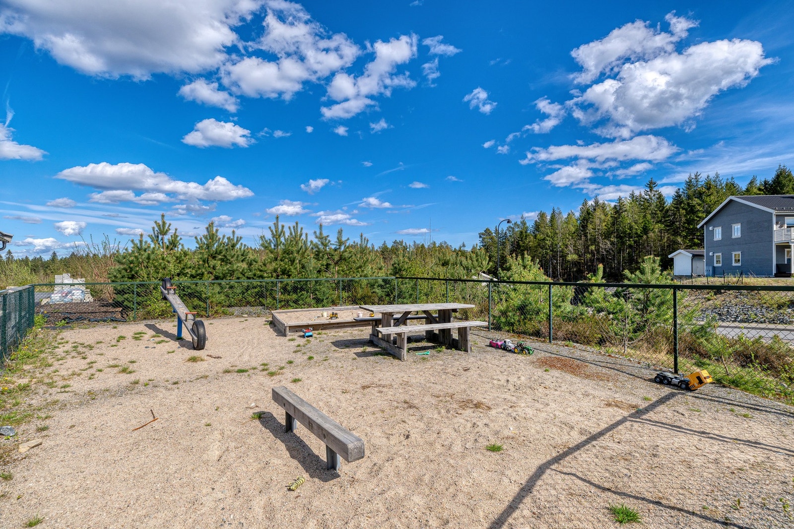 Lekeplass like i nærheten Galleribilde