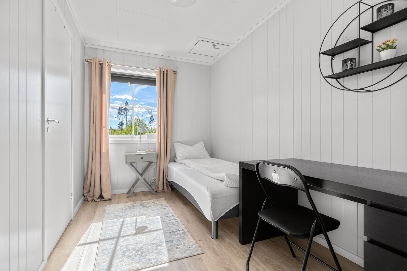 Soverom 2 passer fint som kontor og gjesterom eller barnerom Galleribilde