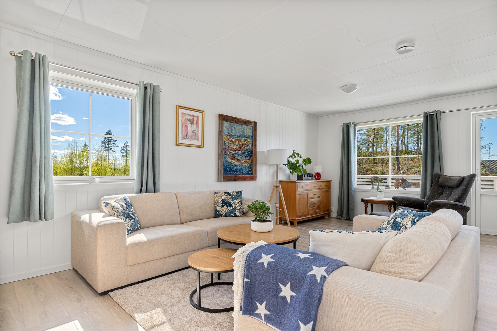 I denne delen av stuen er det tegnet inn forslag til et tredje soverom i bygningstegningene Galleribilde