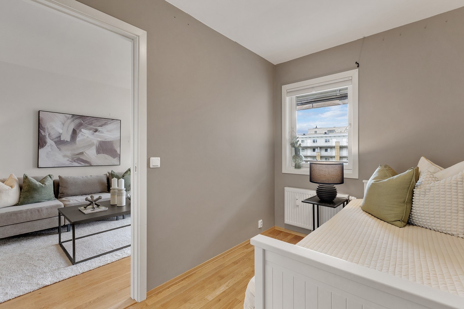 Fra soverommet har du utgang direkte til stuen. Galleribilde