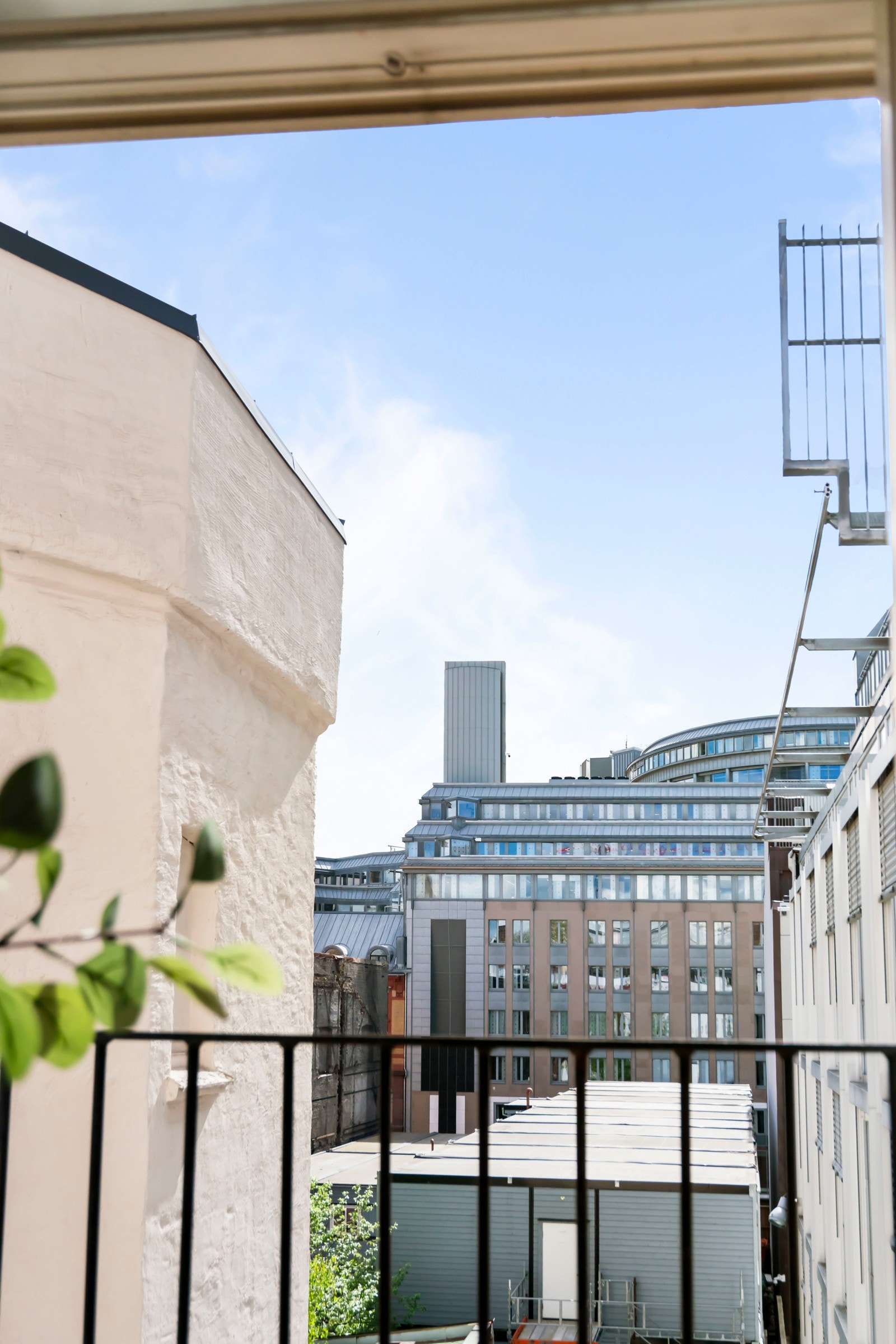Den franskebalkongen gir mulighet for å kunne åpne opp og få inn frisk luft og mye naturlig lys Galleribilde