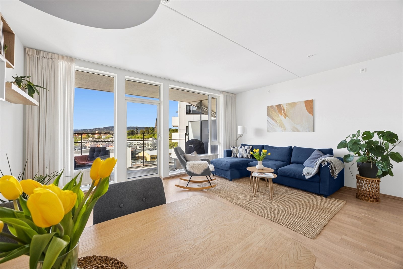 En 3-roms med solrik balkong og fantastisk utsikt! Galleribilde