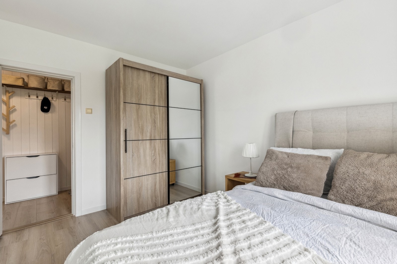 Fin plass til stort garderobeskap Galleribilde