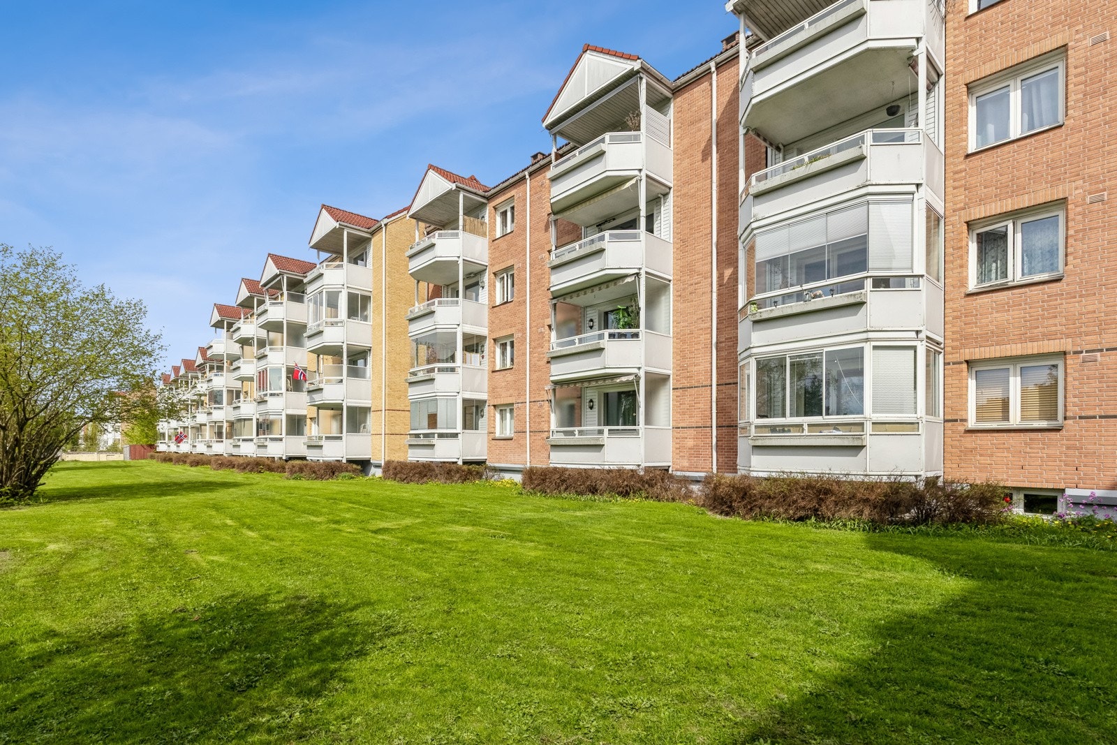 Store fellesarealer rundt blokken Galleribilde