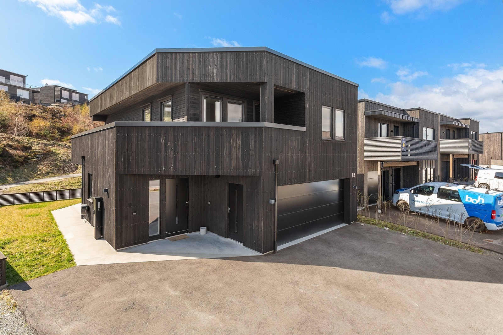 Eiendomsmegler Norge ved Henrik Lossius ønsker deg velkommen til Trollbærveien 84! Galleribilde