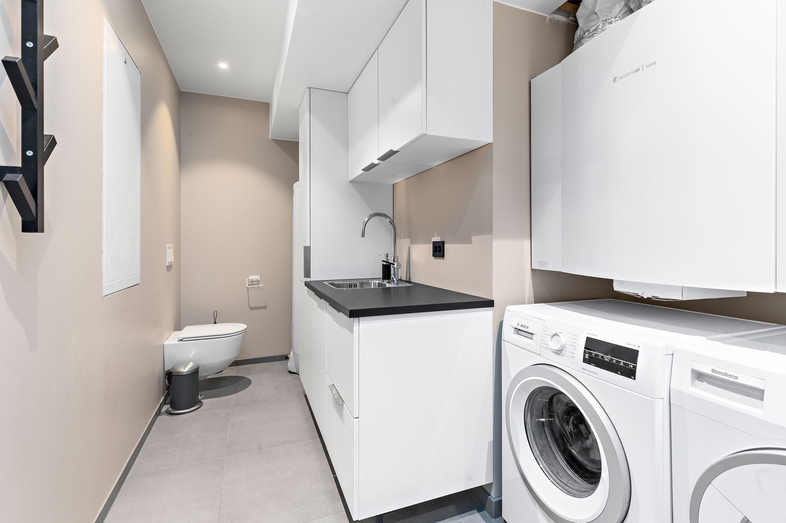 Vaskerom i 1.etg. med vegghengt wc Galleribilde