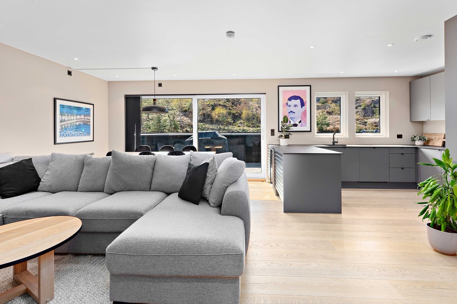 Lys og delikat stue Galleribilde