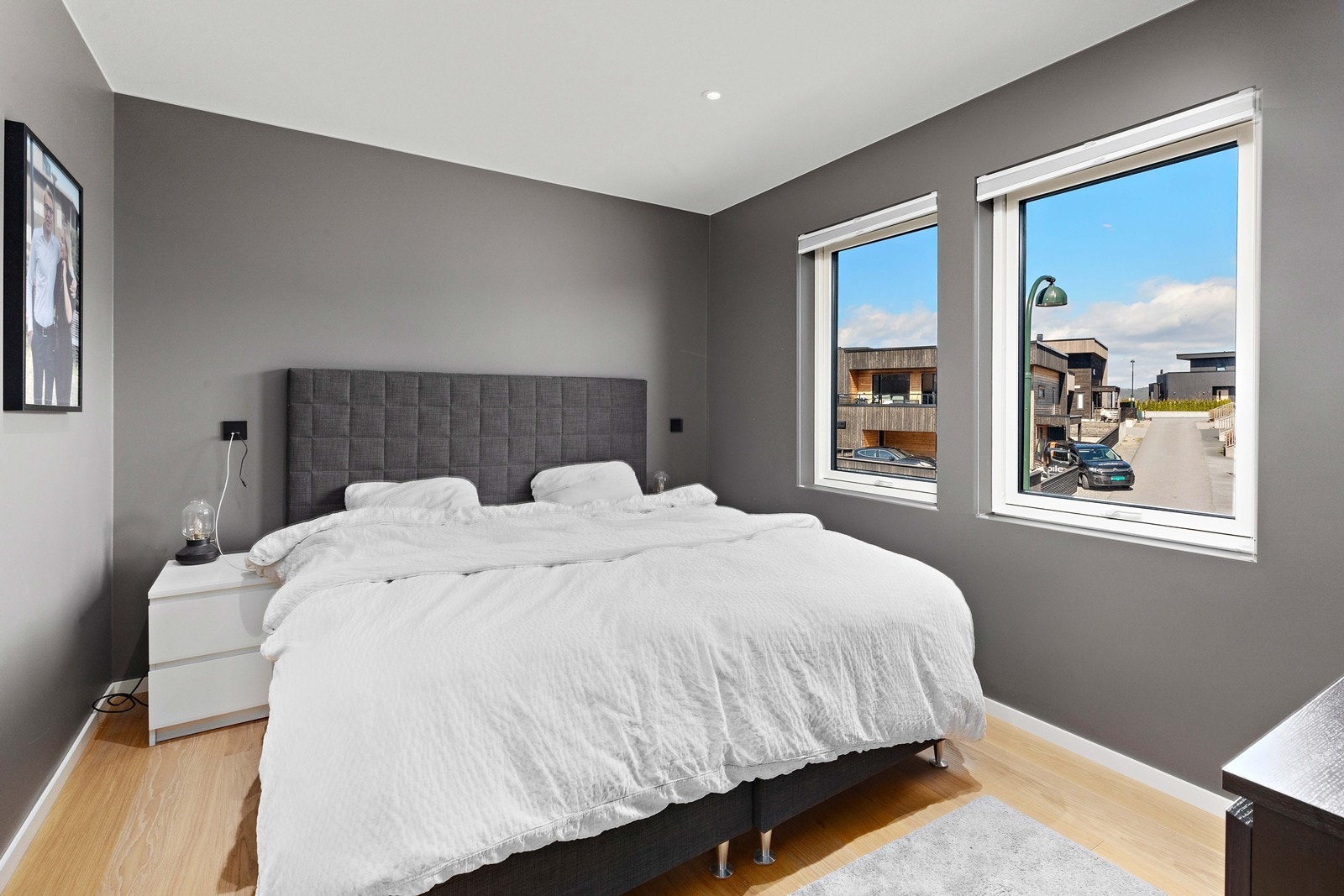 Hovedsoverom med god plass til dobbeltseng Galleribilde