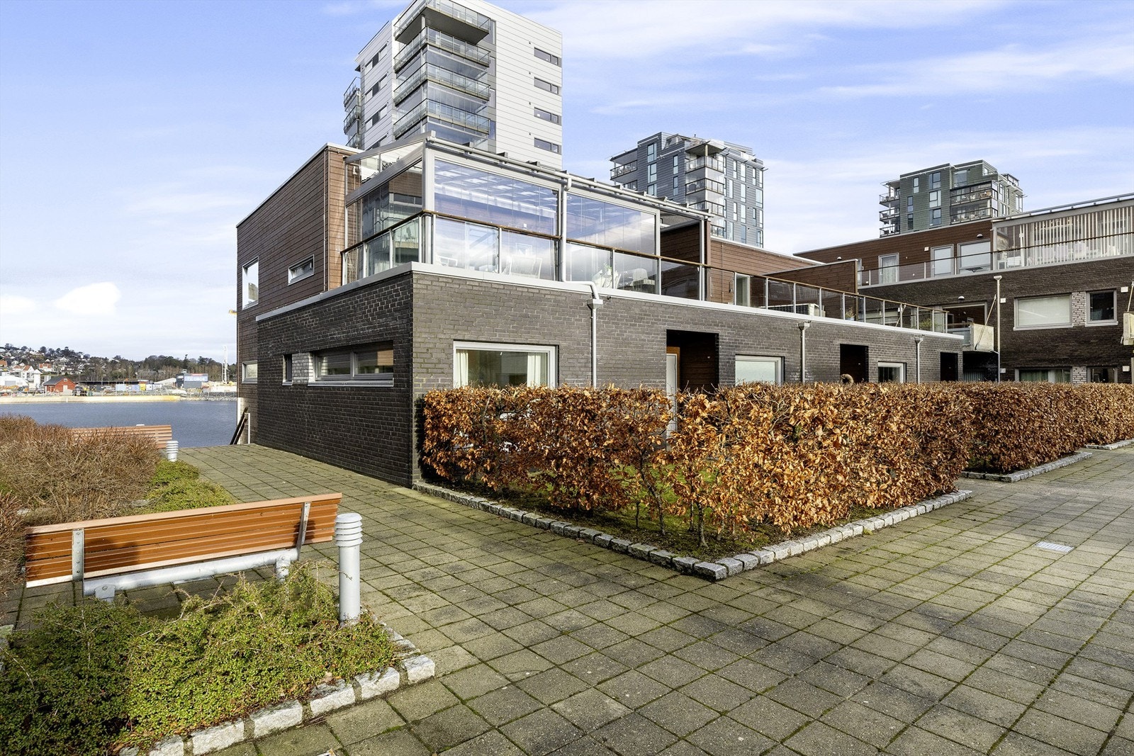 Velkommen til Laberget 82, et moderne og flott enderekkehus i et attraktivt område. Galleribilde