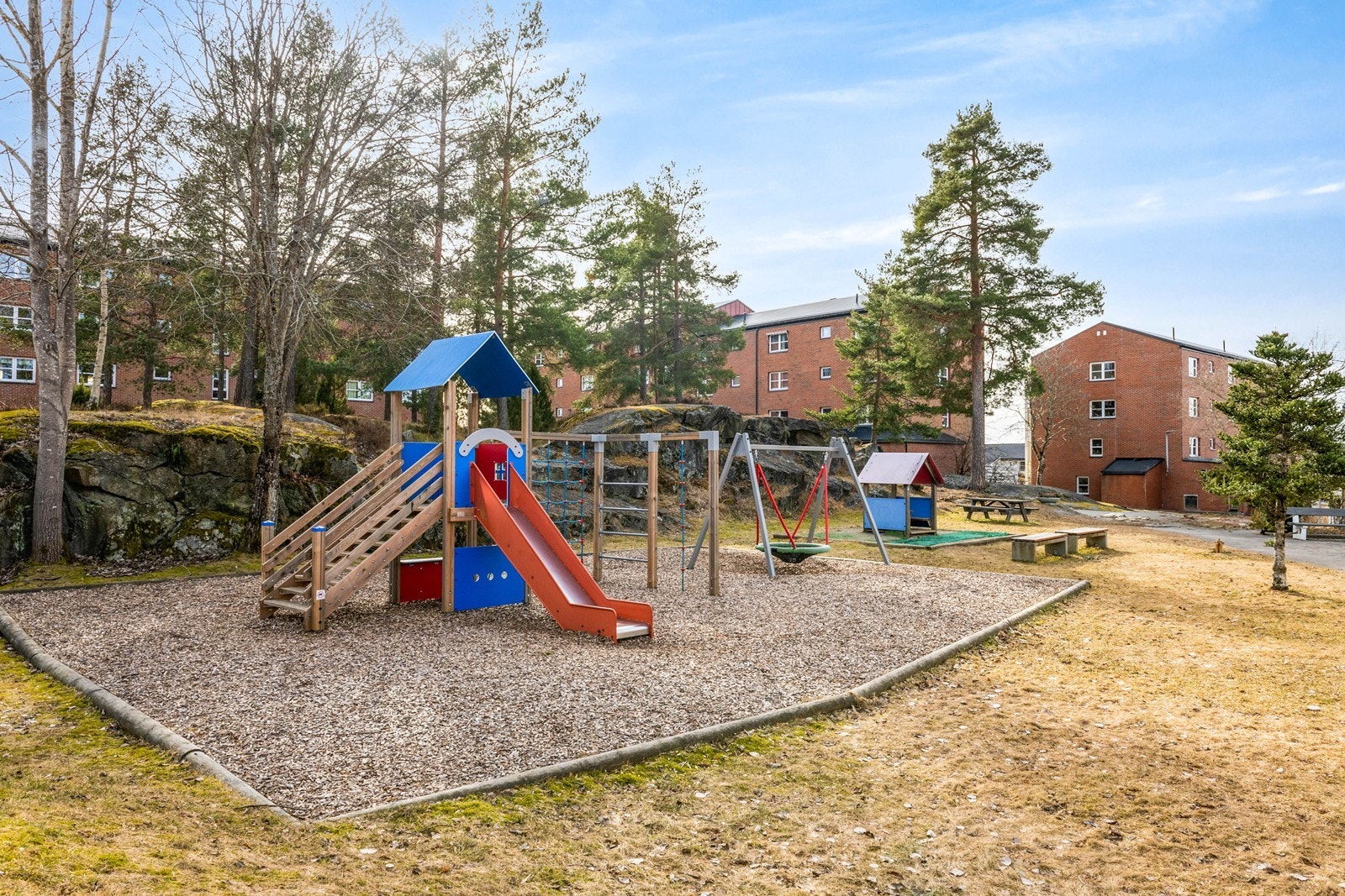 Hyggelig lekeplass på borettslagets tomt Galleribilde